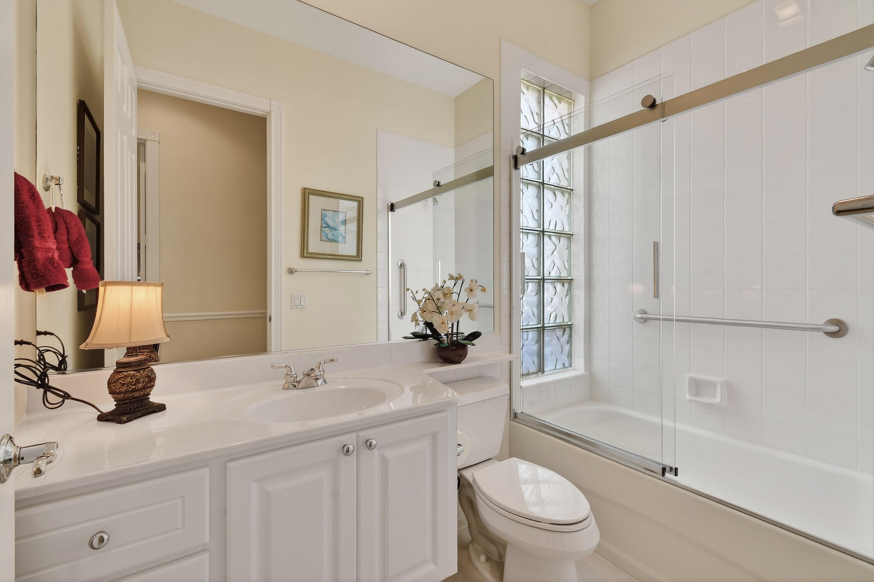 730070 Retreat Ph Single Family - Residential