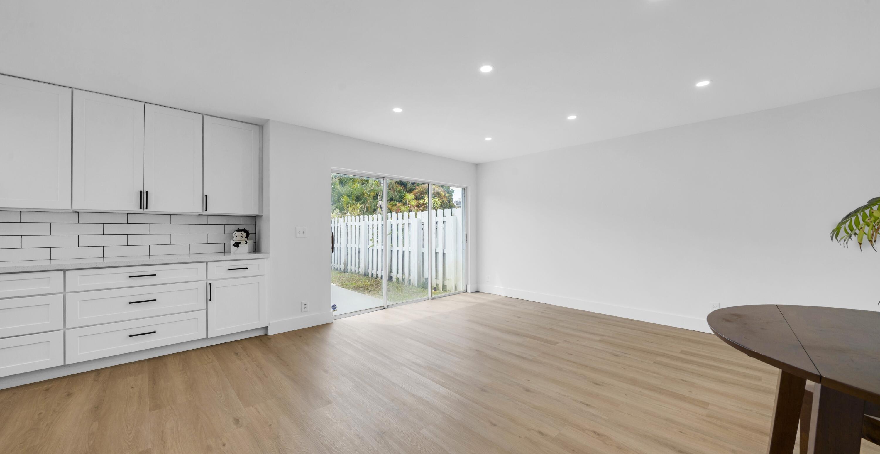 LANDINGS - Residential