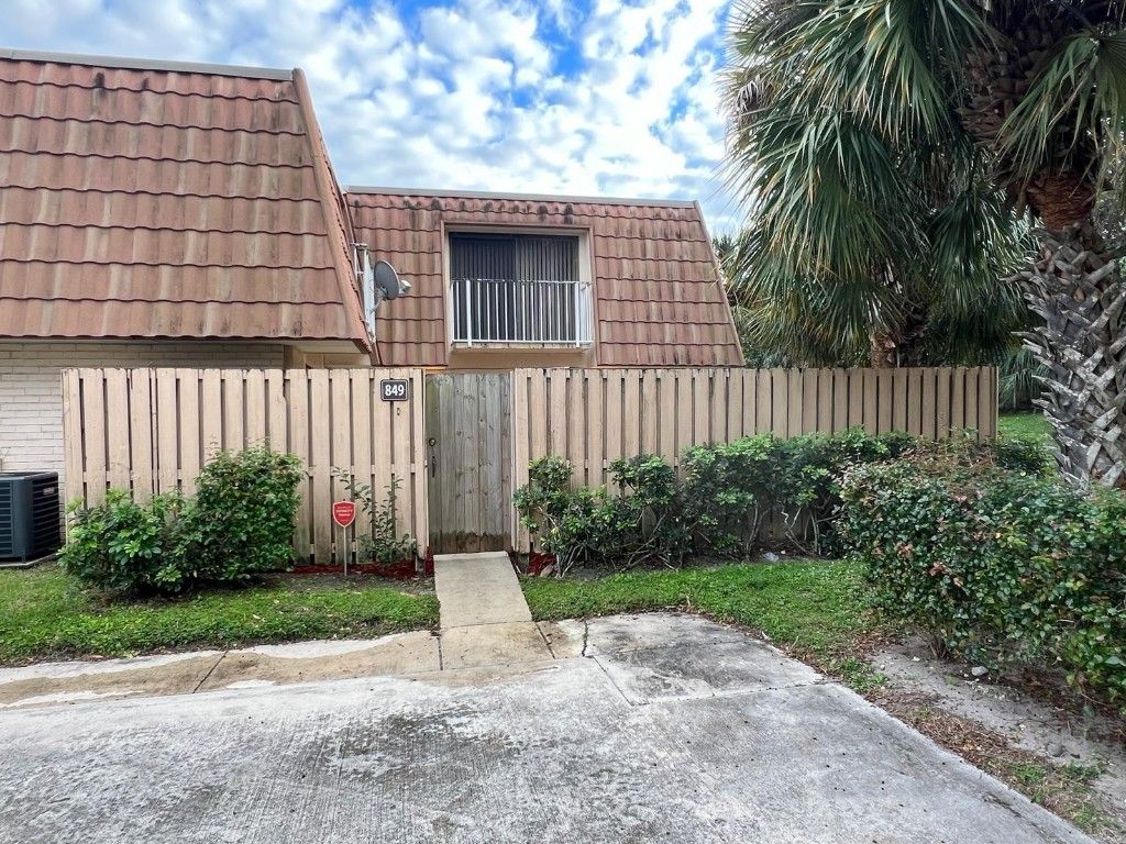 Photo of 849 Blue Ridge Circle, West Palm Beach, FL 33409 (MLS # F10536184)