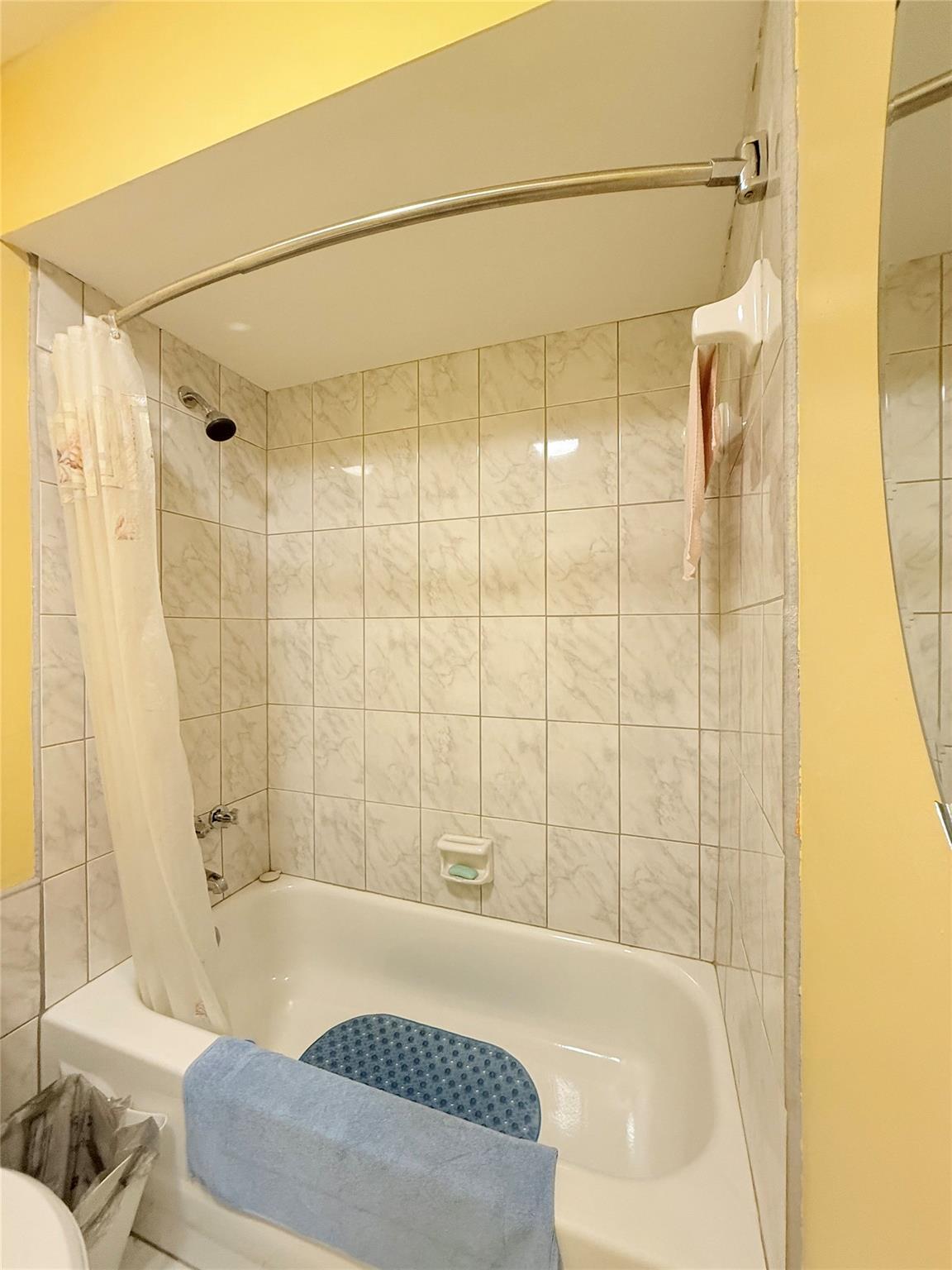 LAUDERHILL EAST - Residential