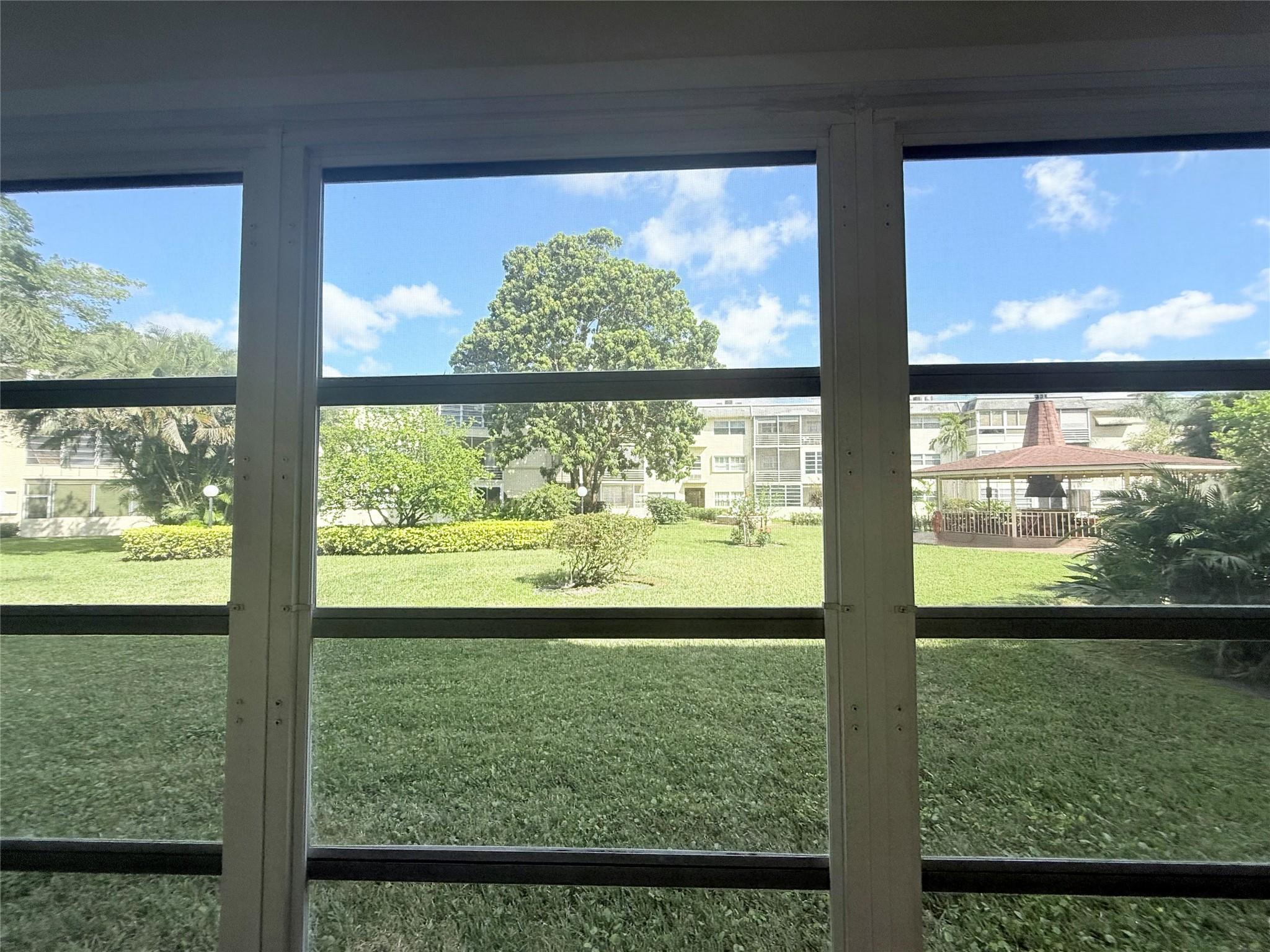 LAUDERHILL EAST - Residential