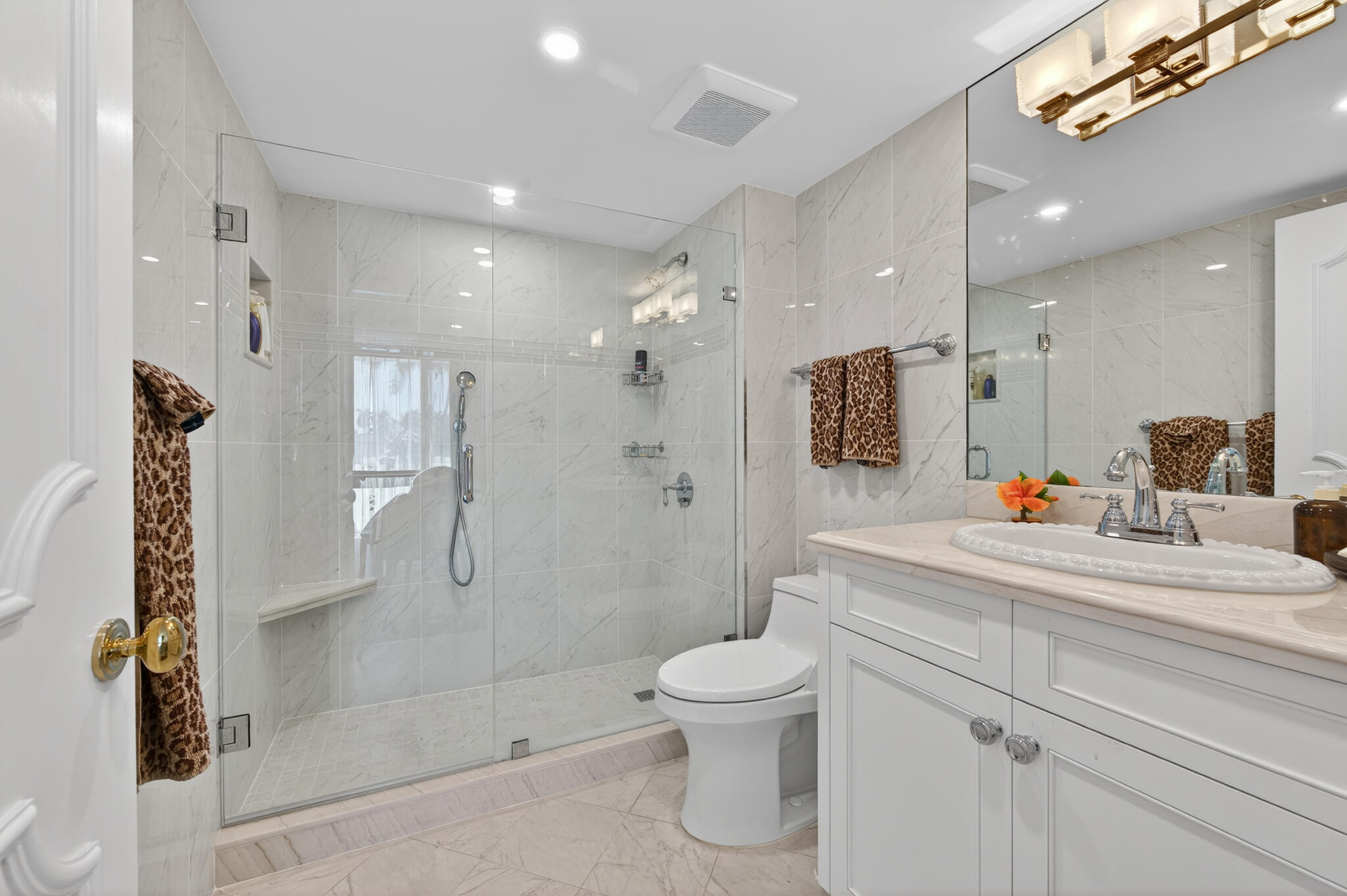 MELBORNE HOUSE CONDO - Residential