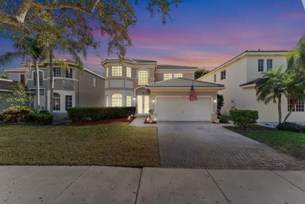 Photo of 19452 SW 68th Street, Pembroke Pines, FL 33332 (MLS # F10515281)