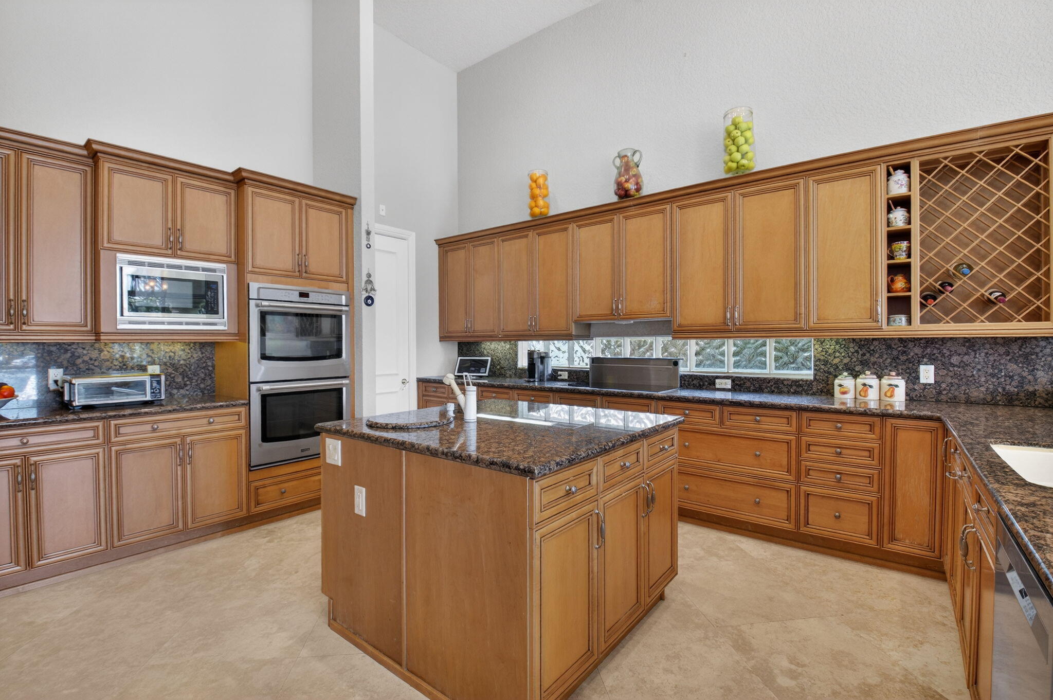 TROPIC ISLE - Residential