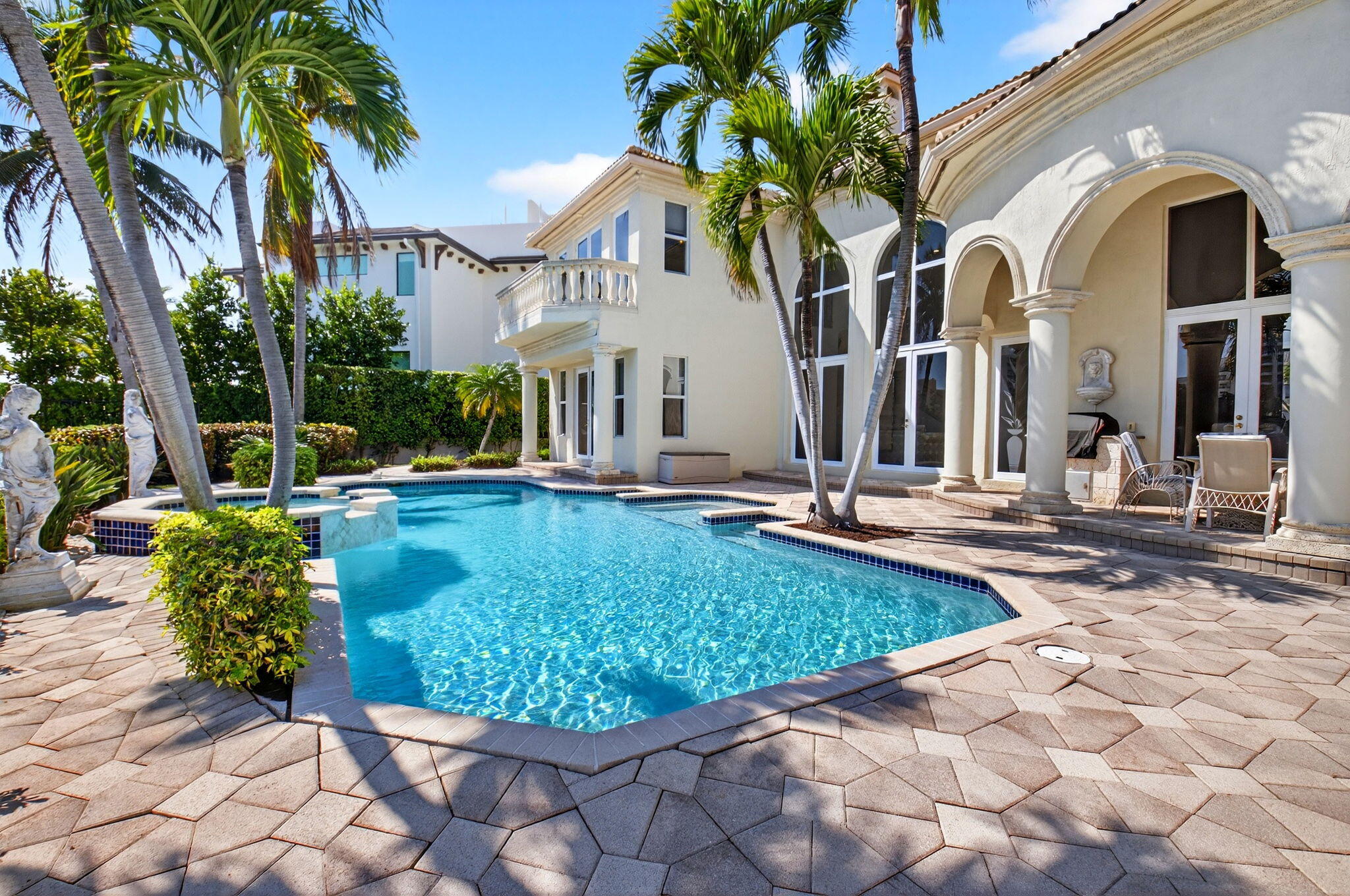 TROPIC ISLE - Residential