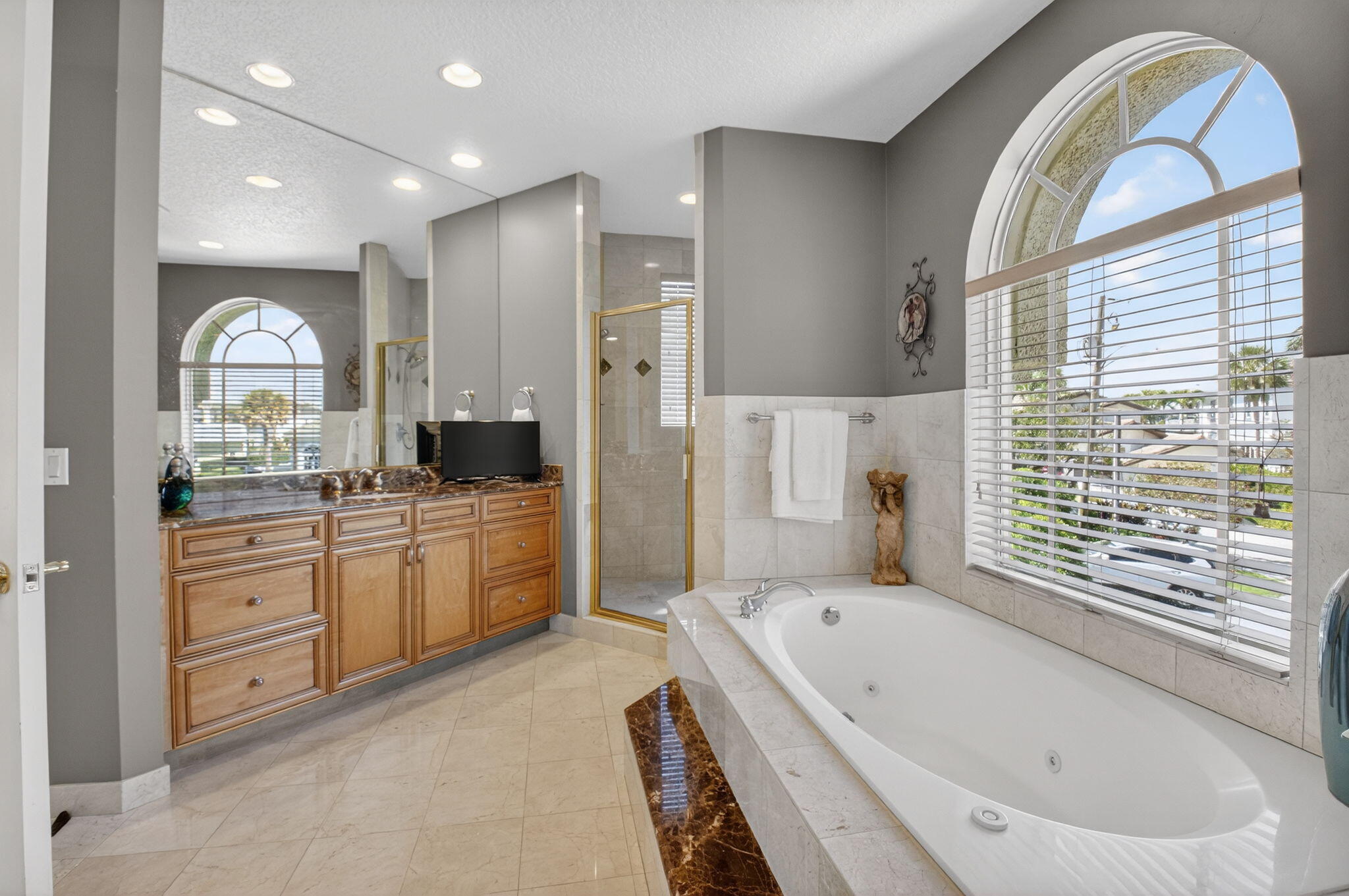 TROPIC ISLE - Residential