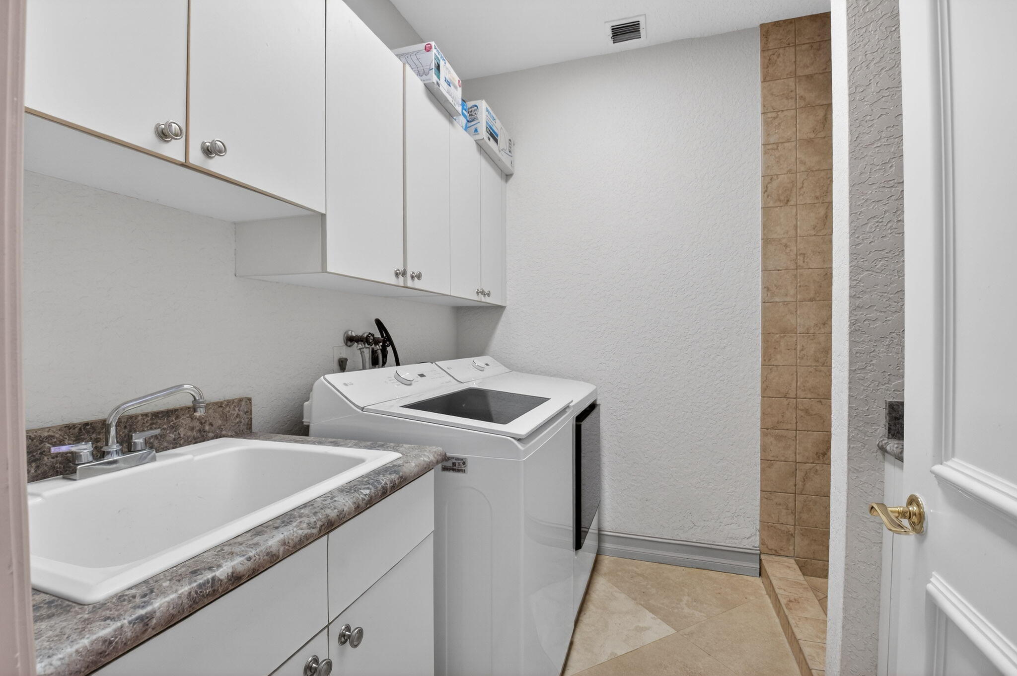 TROPIC ISLE - Residential