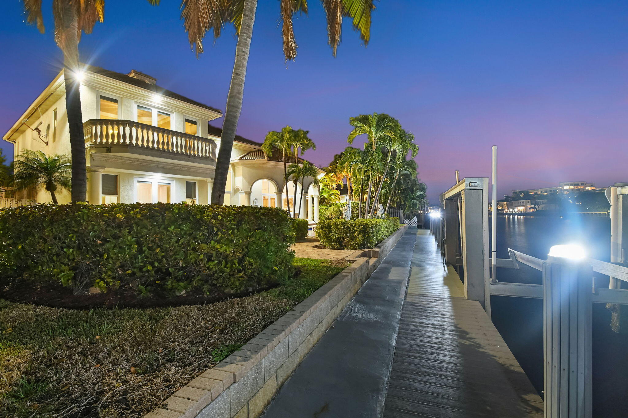 TROPIC ISLE - Residential