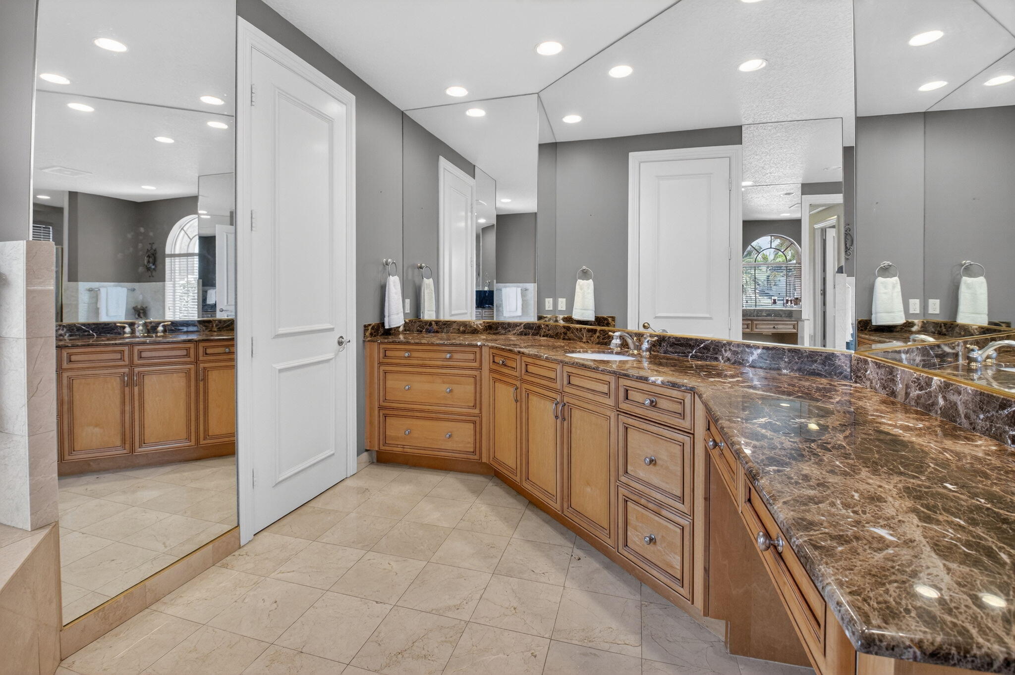 TROPIC ISLE - Residential