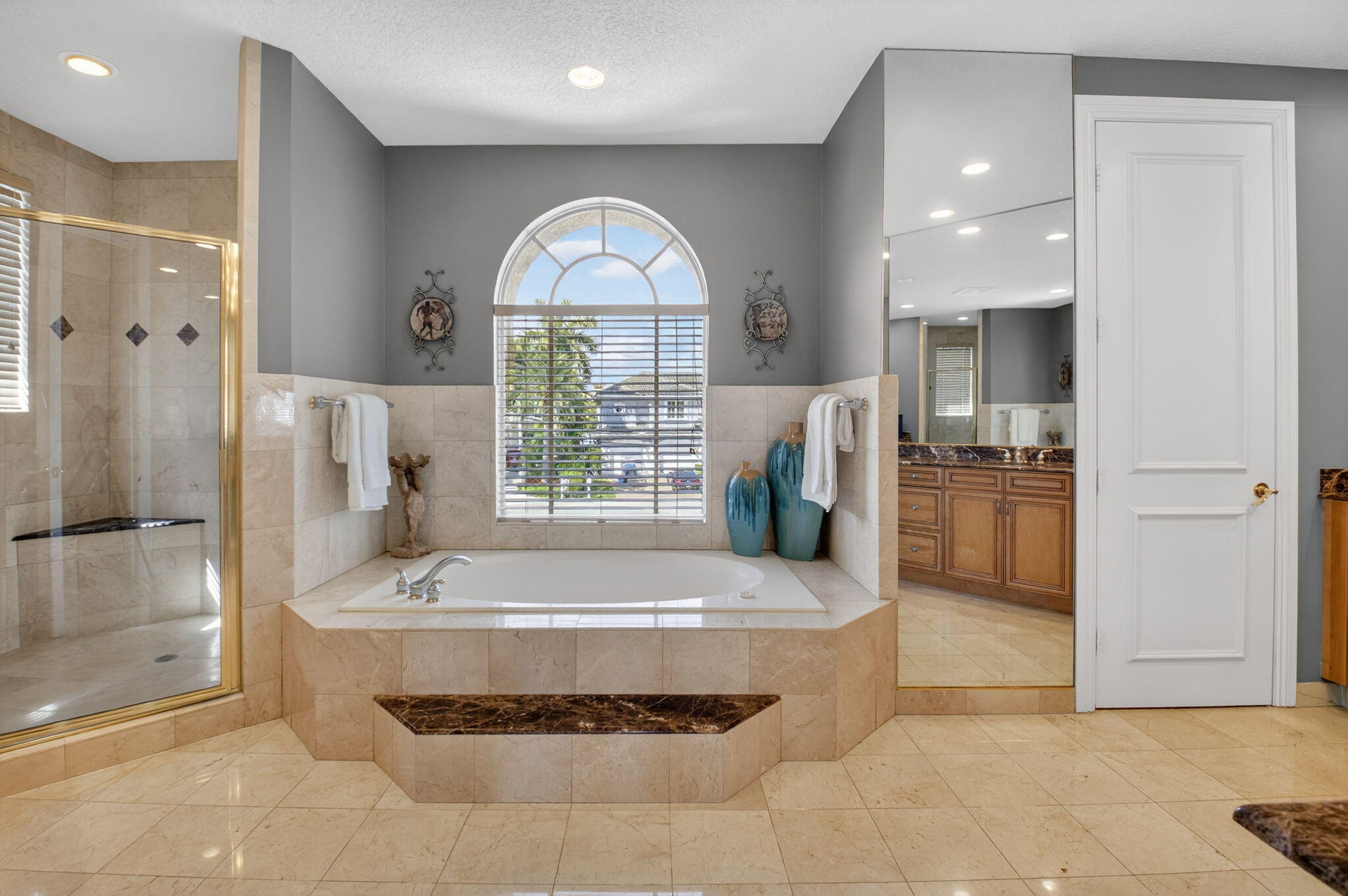 TROPIC ISLE - Residential