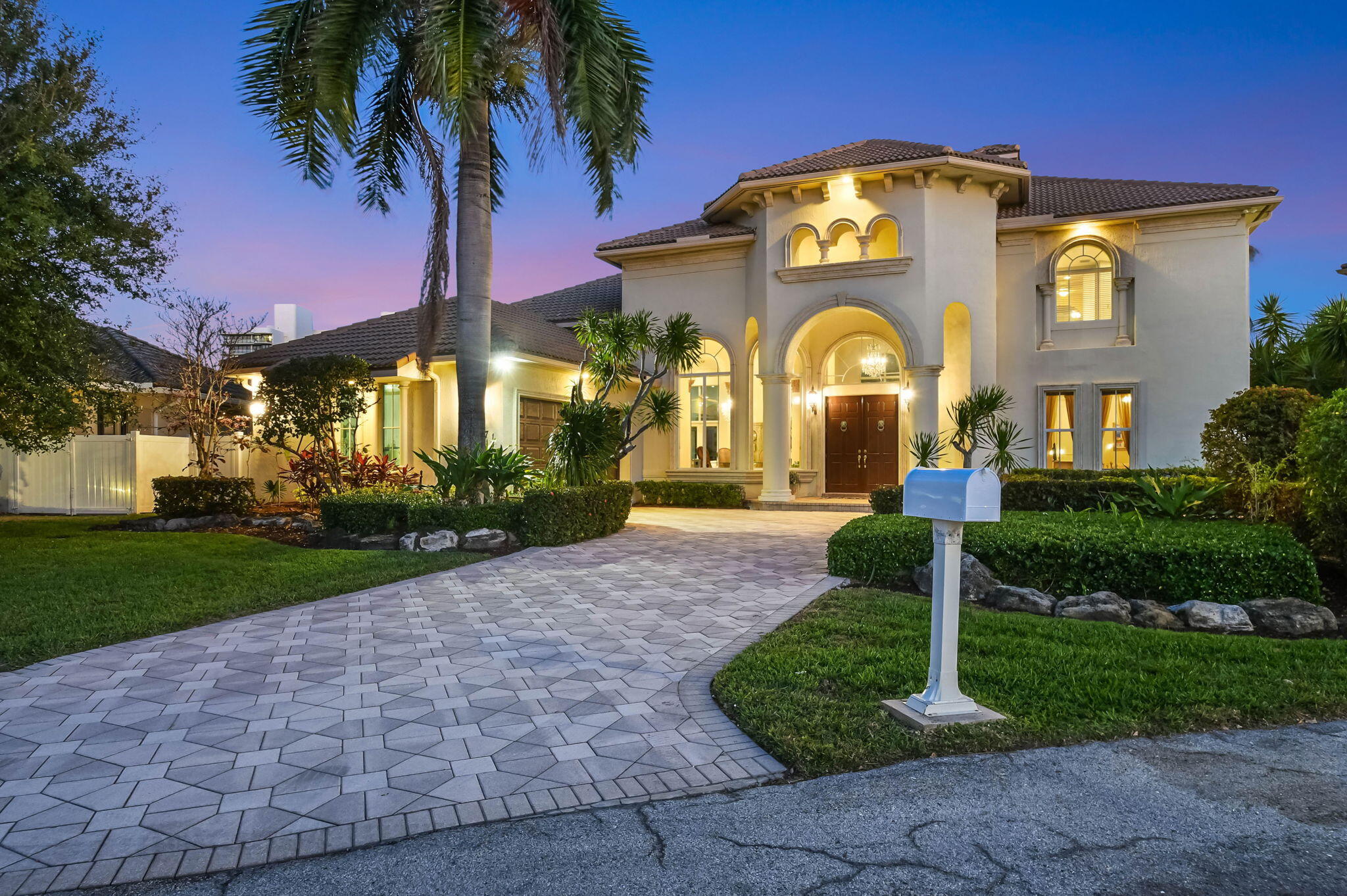 TROPIC ISLE - Residential