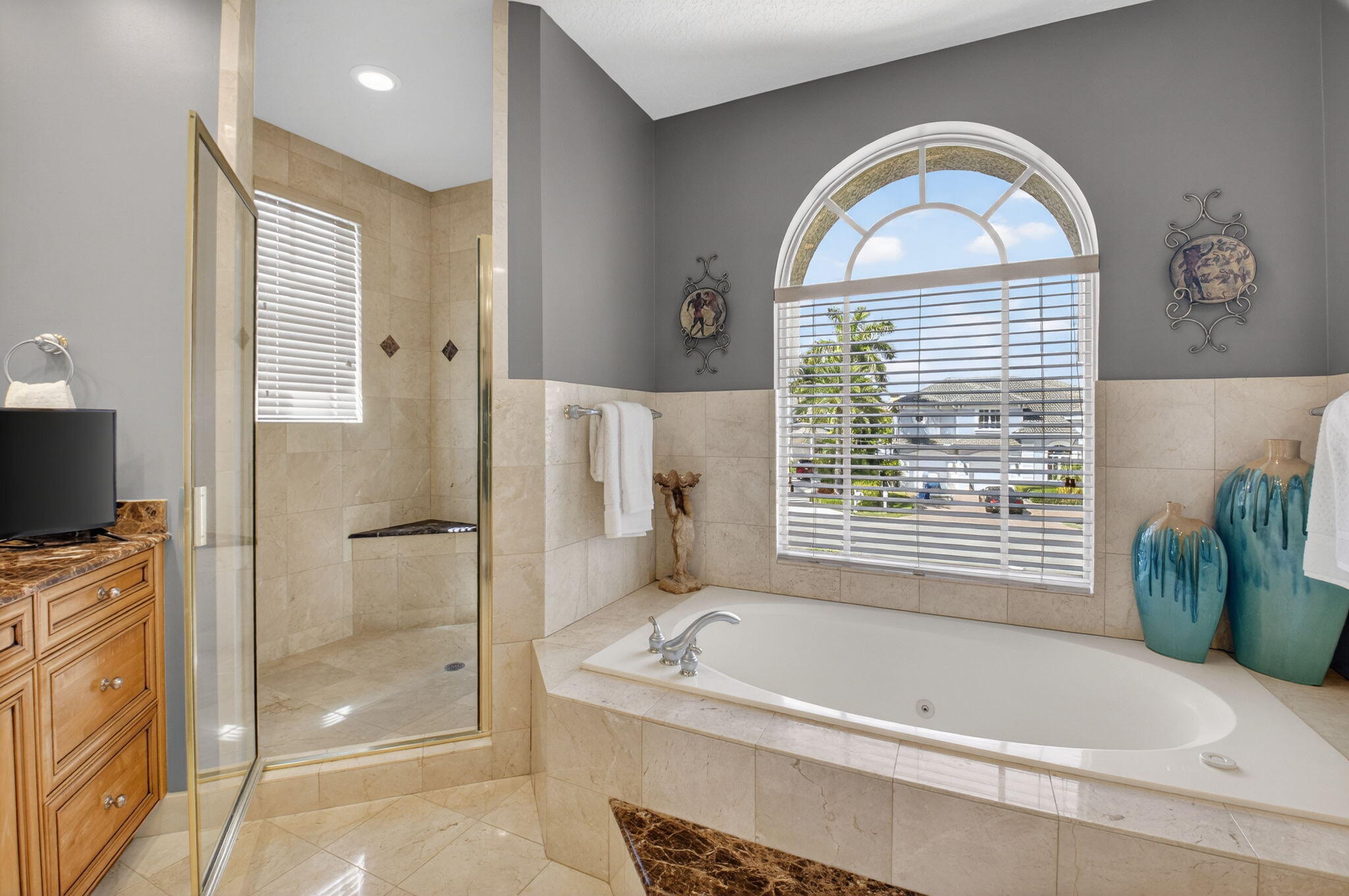 TROPIC ISLE - Residential