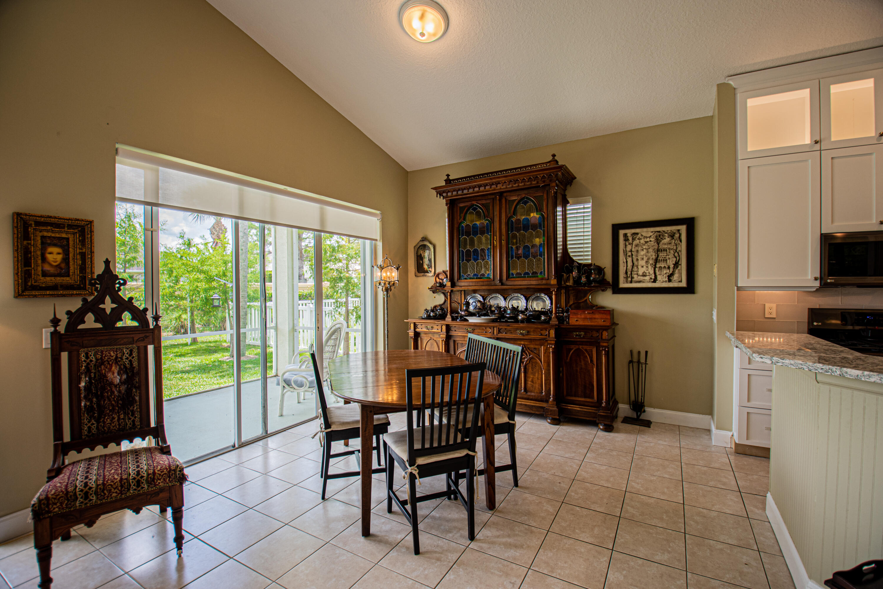 MAGNOLIA LAKES - Residential