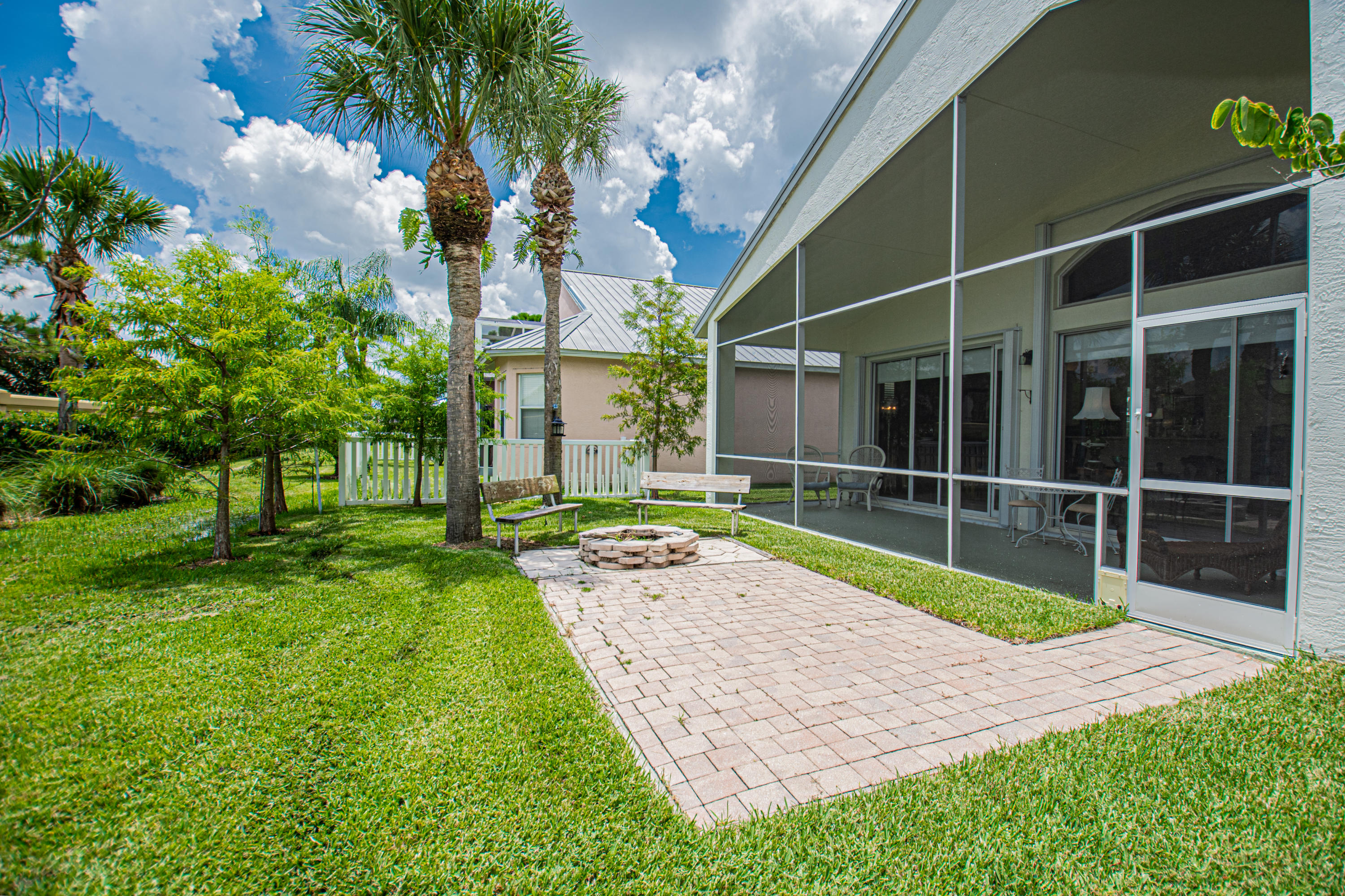 MAGNOLIA LAKES - Residential