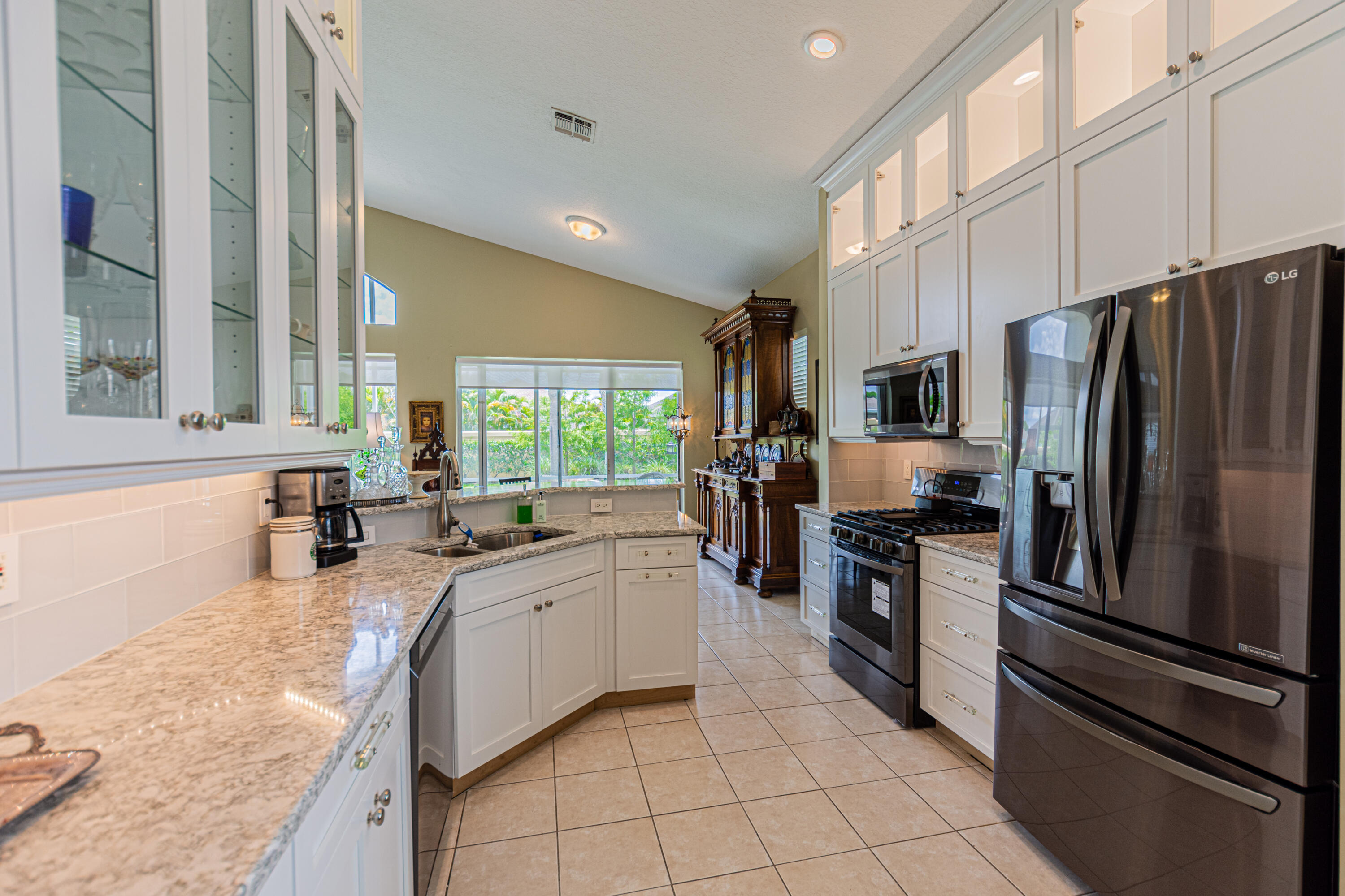 MAGNOLIA LAKES - Residential