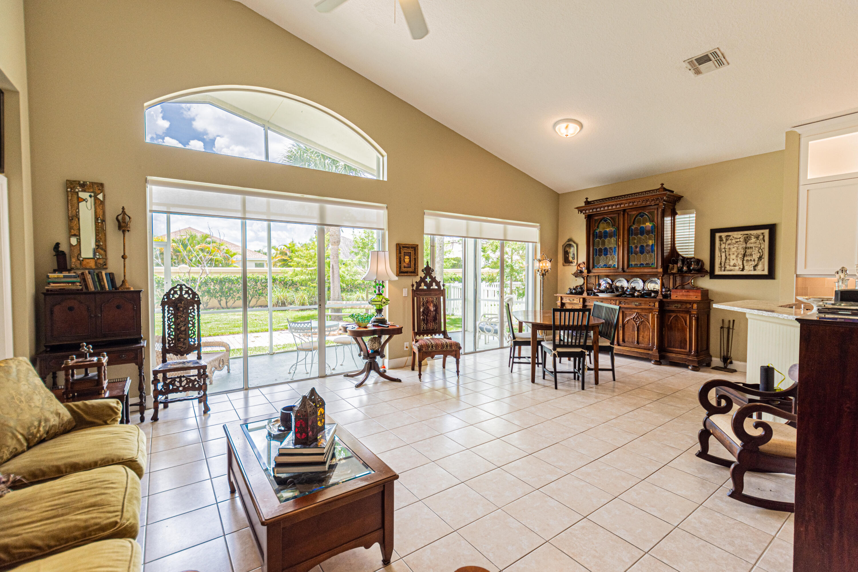 MAGNOLIA LAKES - Residential