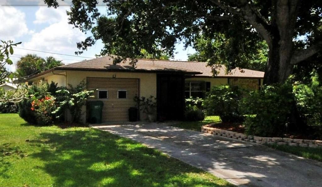 Photo of 7503 Ocala Avenue, Fort Pierce, FL 34951 (MLS # R10715749)