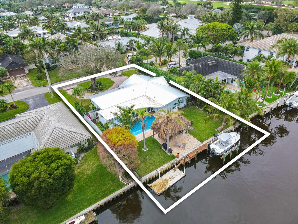 Photo of 15 Tradewinds Circle, Tequesta, FL 33469 (MLS # R10953162)