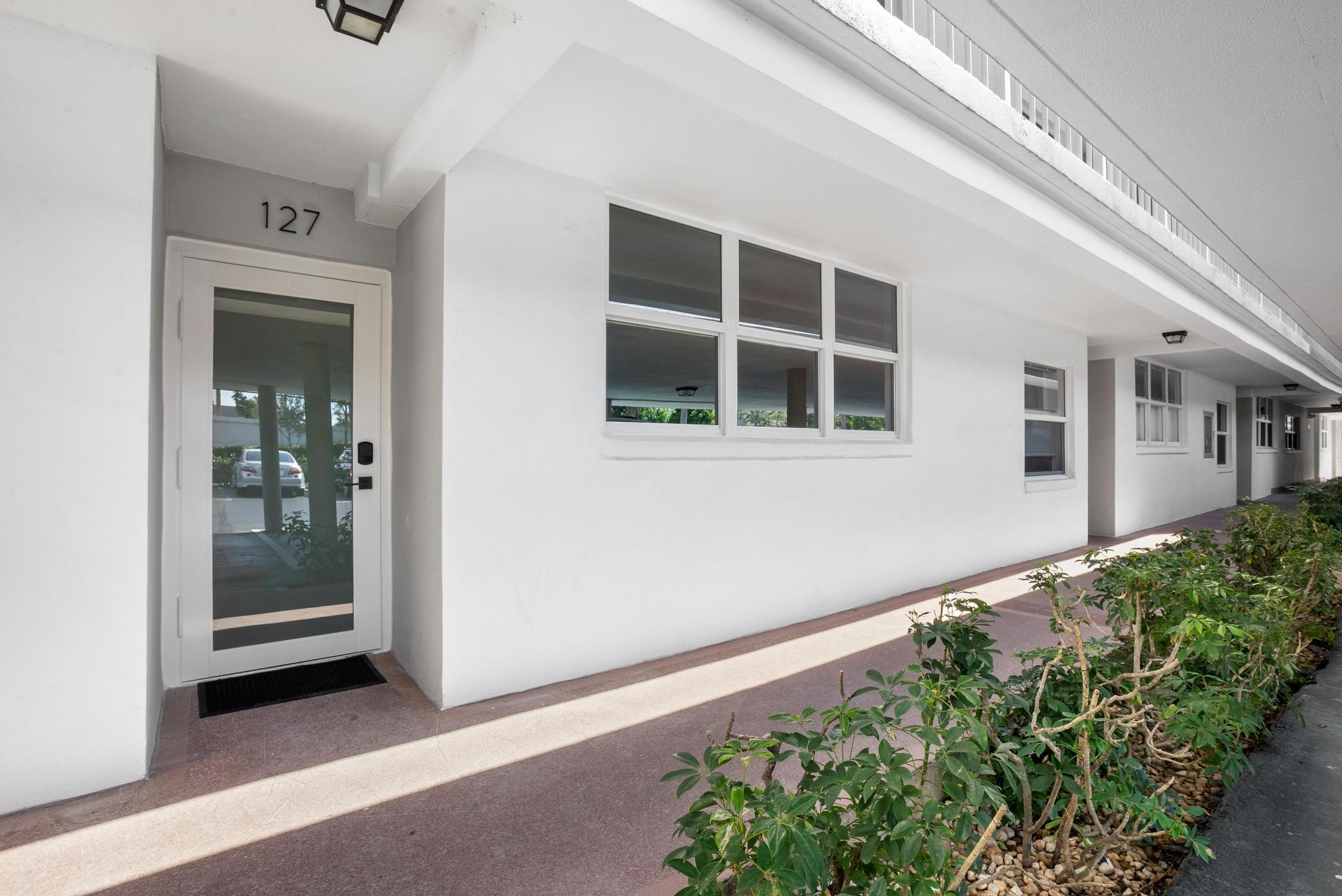 2525 Florida Boulevard 127