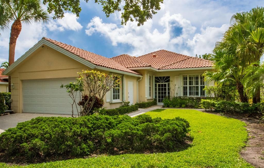 Photo of 260 Kelsey Park Circle, Palm Beach Gardens, FL 33410 (MLS # R10721447)