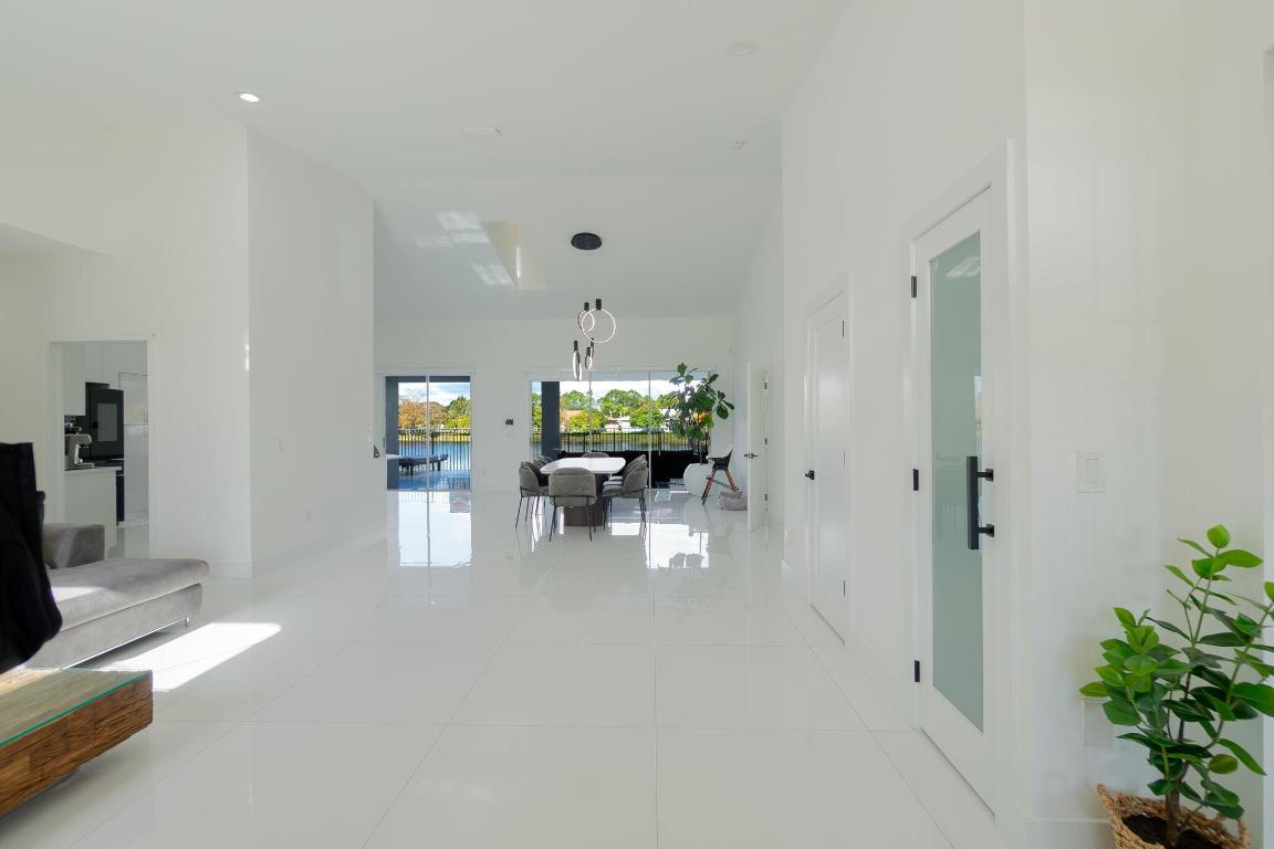 120 Saratoga Boulevard W