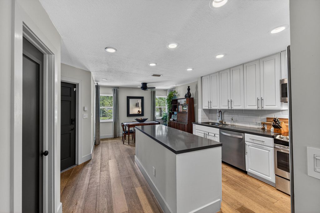 Photo of 200 NE 17th Court #Unit 801, Fort Lauderdale, FL 33305 (MLS # B26031154)