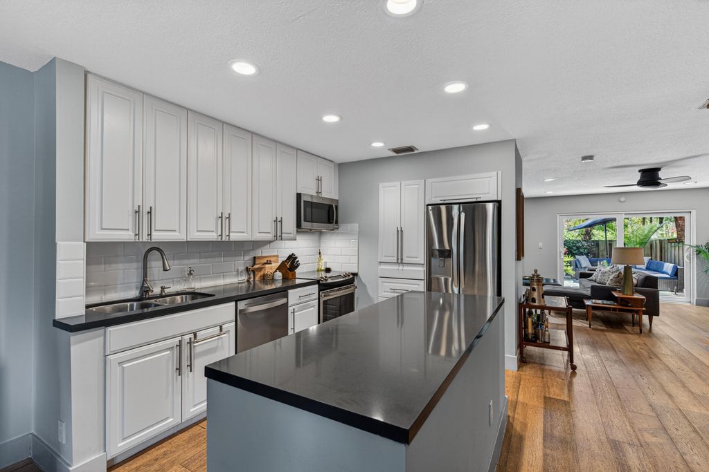 Photo of 200 NE 17th Court #Unit 801, Fort Lauderdale, FL 33305 (MLS # B26031154)