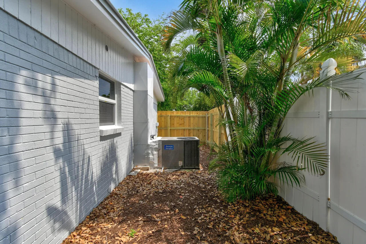 PALM BEACH CABANA COLONY 1 - Residential