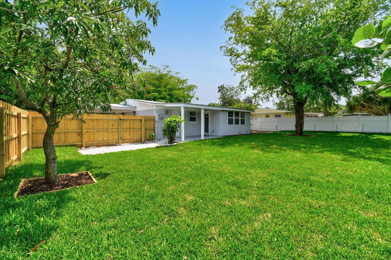 PALM BEACH CABANA COLONY 1 - Residential