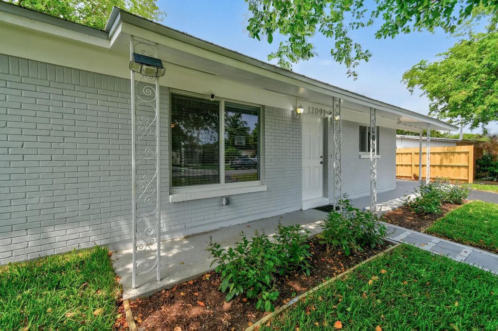 Photo of 12091 Colony Avenue, Palm Beach Gardens, FL 33410 (MLS # B26024364)