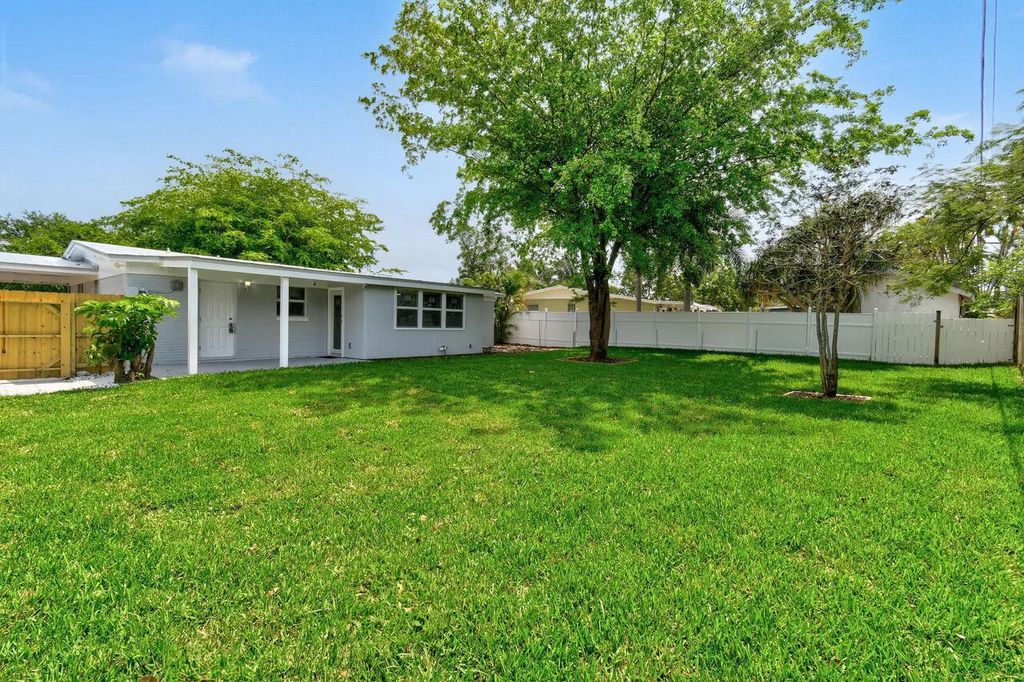 Photo of 12091 Colony Avenue, Palm Beach Gardens, FL 33410 (MLS # B26024364)