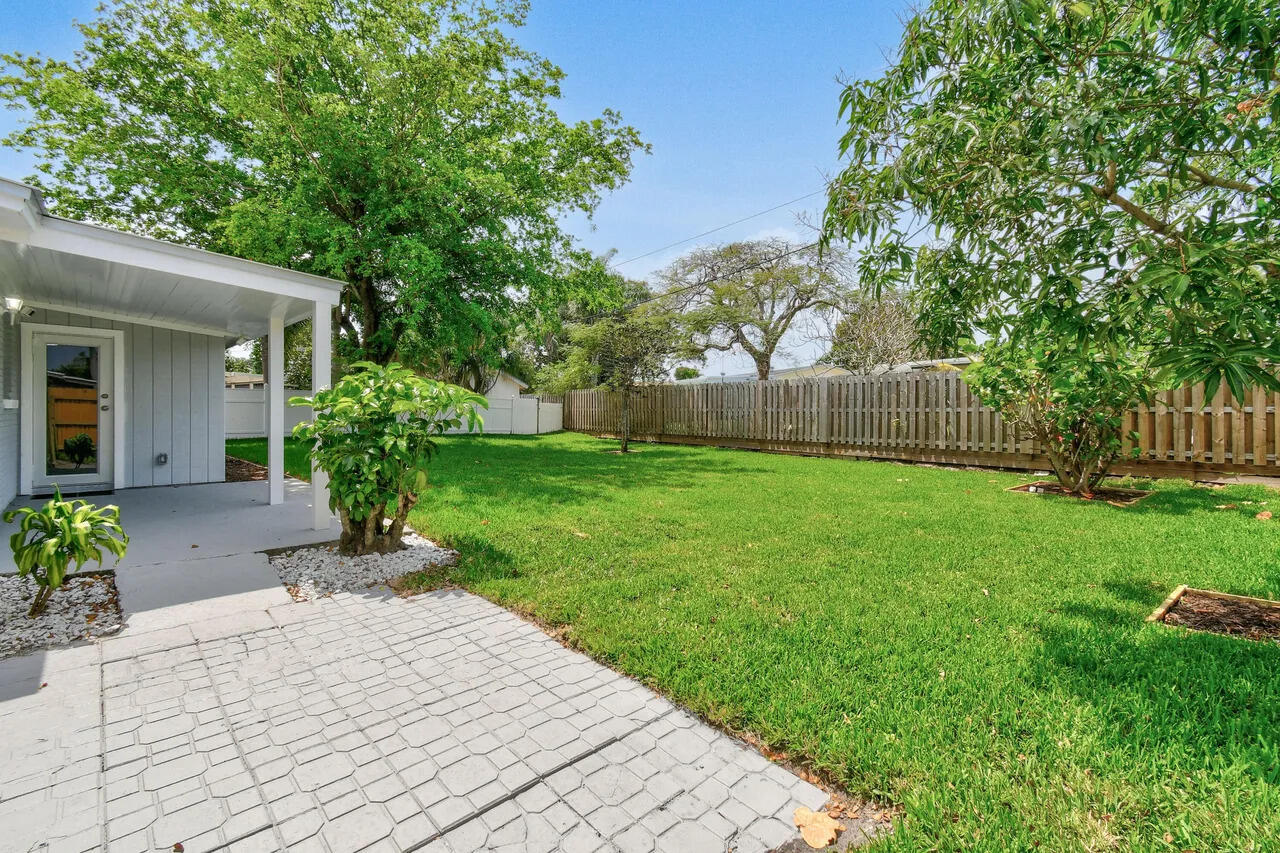 PALM BEACH CABANA COLONY 1 - Residential