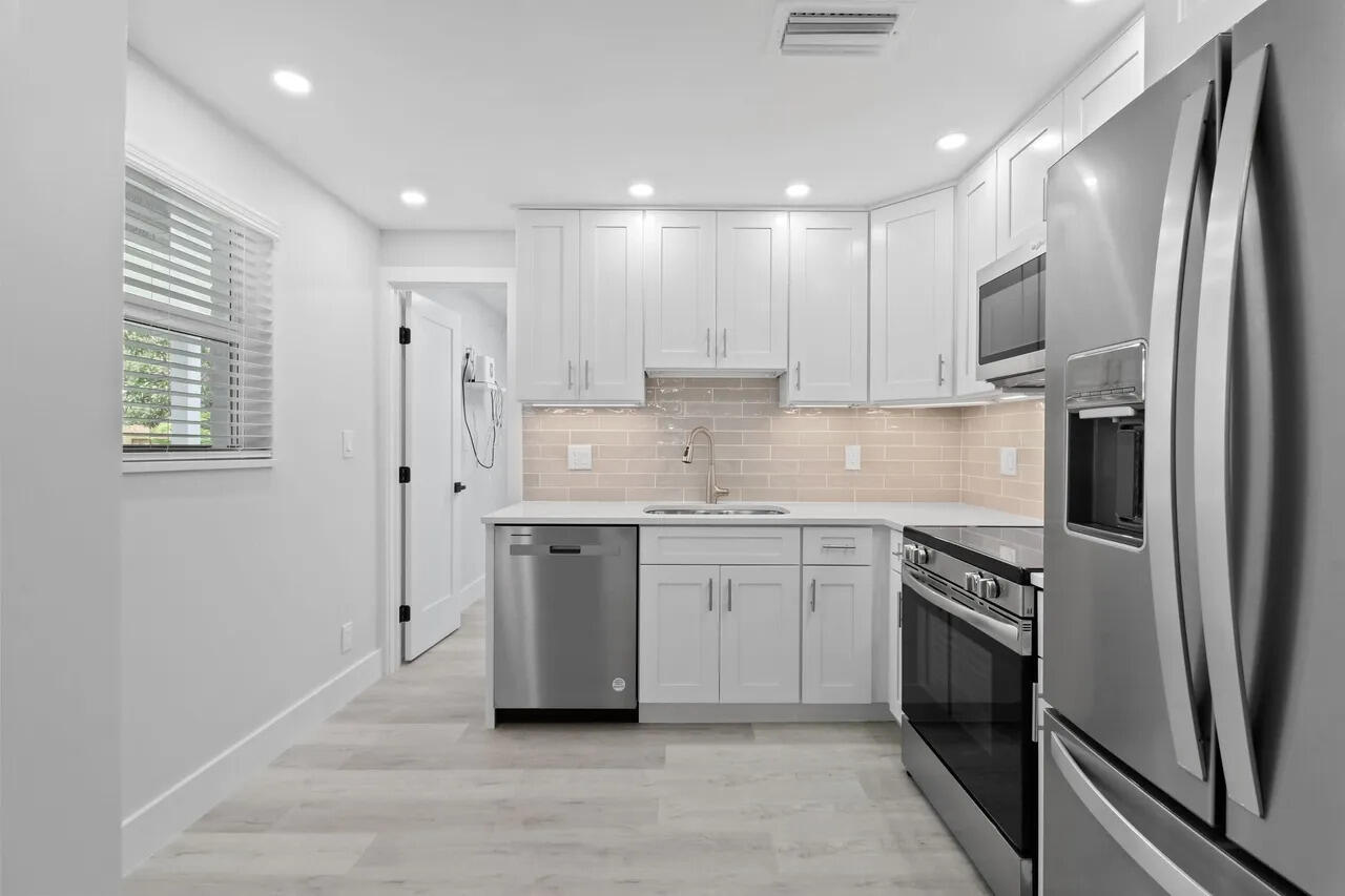 PALM BEACH CABANA COLONY 1 - Residential
