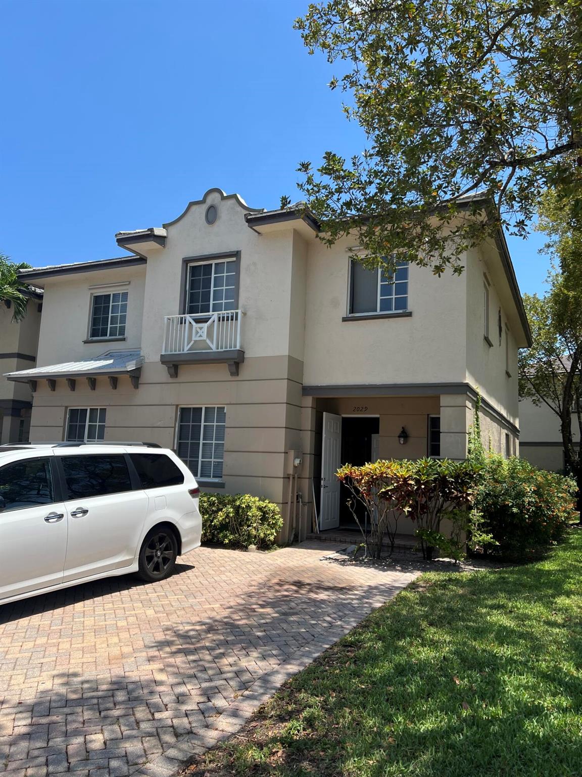 2029 Island Drive