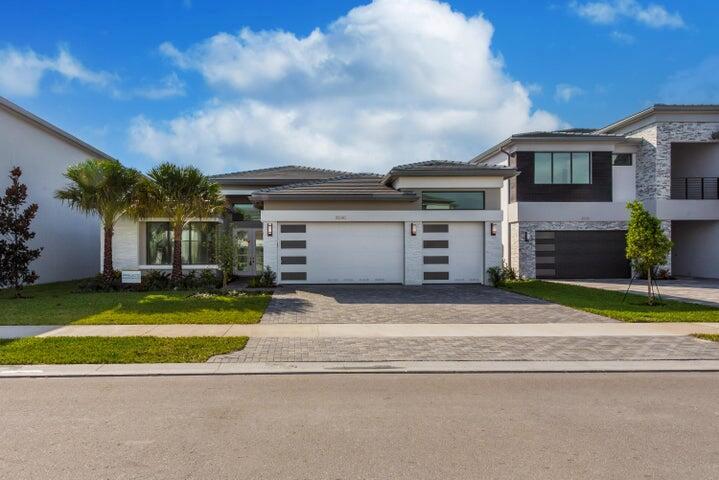 LOTUS Palm II a new and a very RARE SINGLE LEVEL home for Rent. Great location with a beautiful lake view on the backyard. High ceilings and light interior. Community provides a lot of luxury class amenities including a clubhouse, restaurant, fitness center, sports complex, resort pool, tennis courts and more. A+ school district and close by to a main shoppings and highways. Ready to move in immediately.
