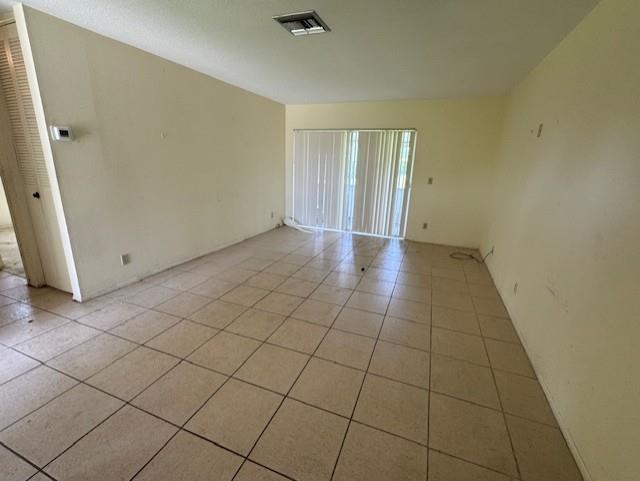 2590 Barkley Dr J