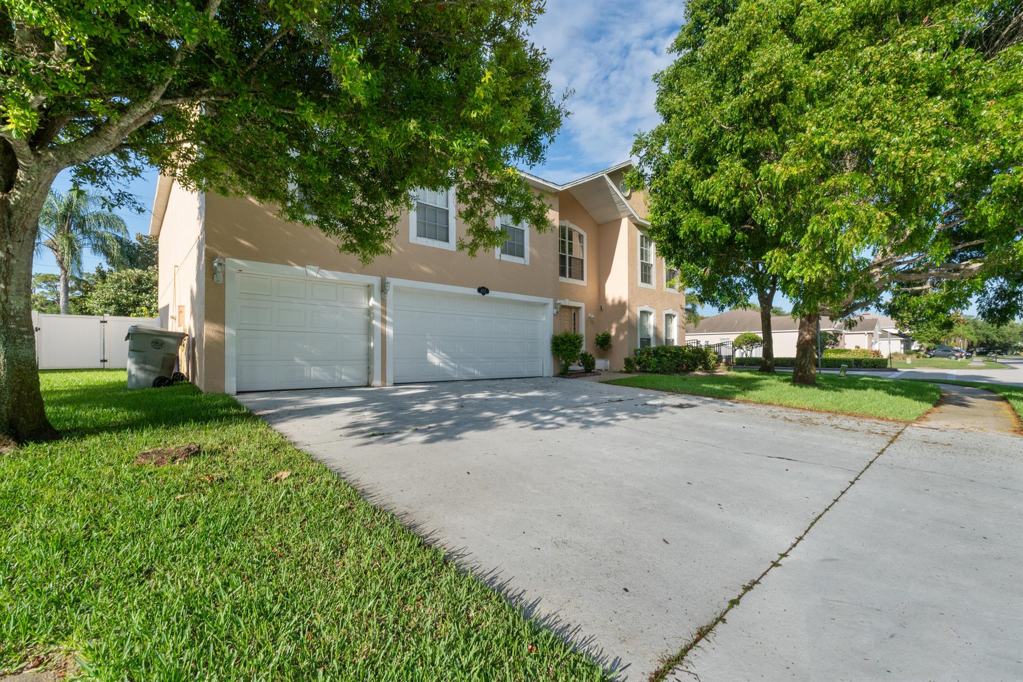 6057 Ridgelake Cir Circle