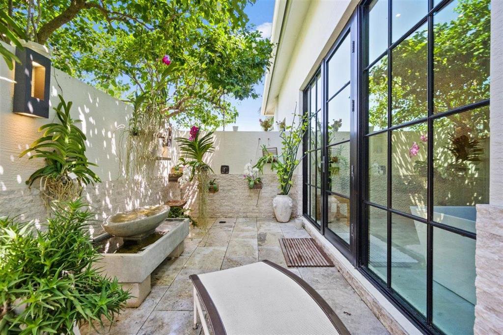 PALM BEACH POINT - Residential