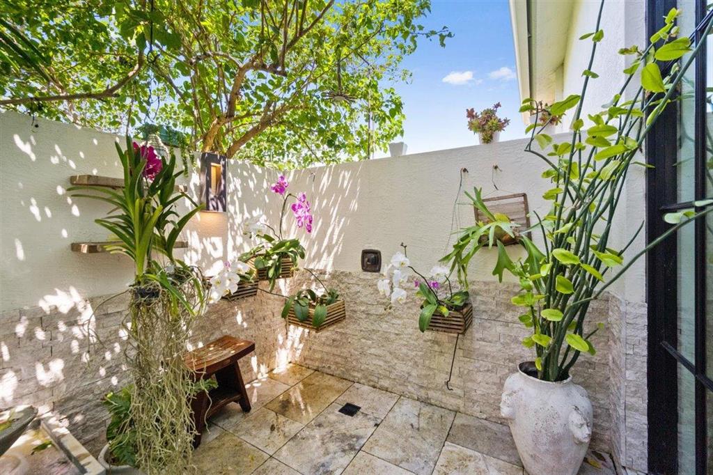 PALM BEACH POINT - Residential