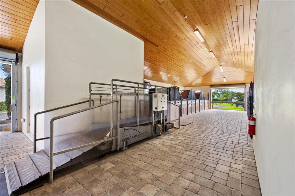 PALM BEACH POINT - Residential