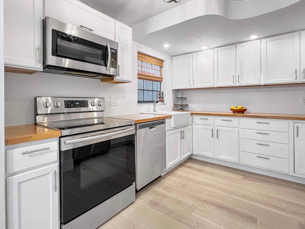 Photo of 1202 N Andrews Avenue, Fort Lauderdale, FL 33311 (MLS # B26035235)