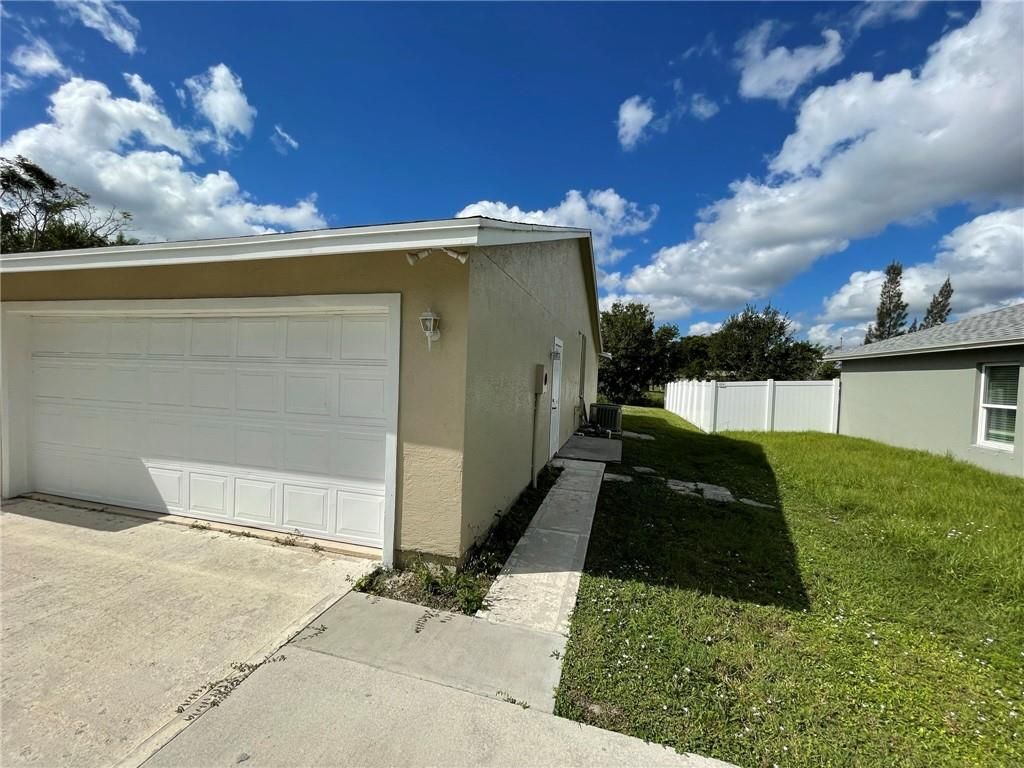 Photo of 262 NW Bayshore Blvd, Port Saint Lucie, FL 34983 (MLS # F10359290)