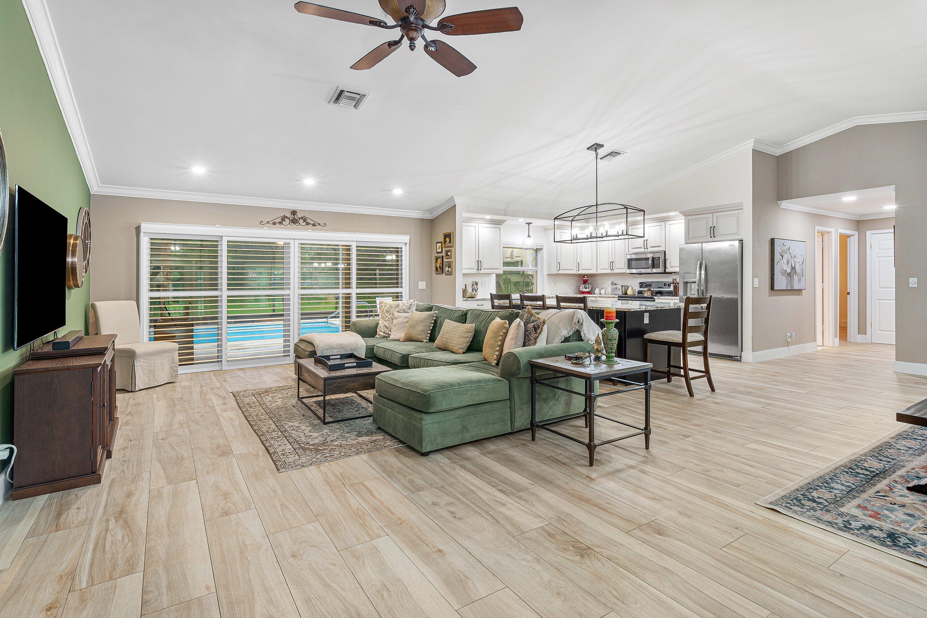 9077 Old Pine Road, Boca Raton, FL, 33428/$899,000 4 9077 Old Pine Road