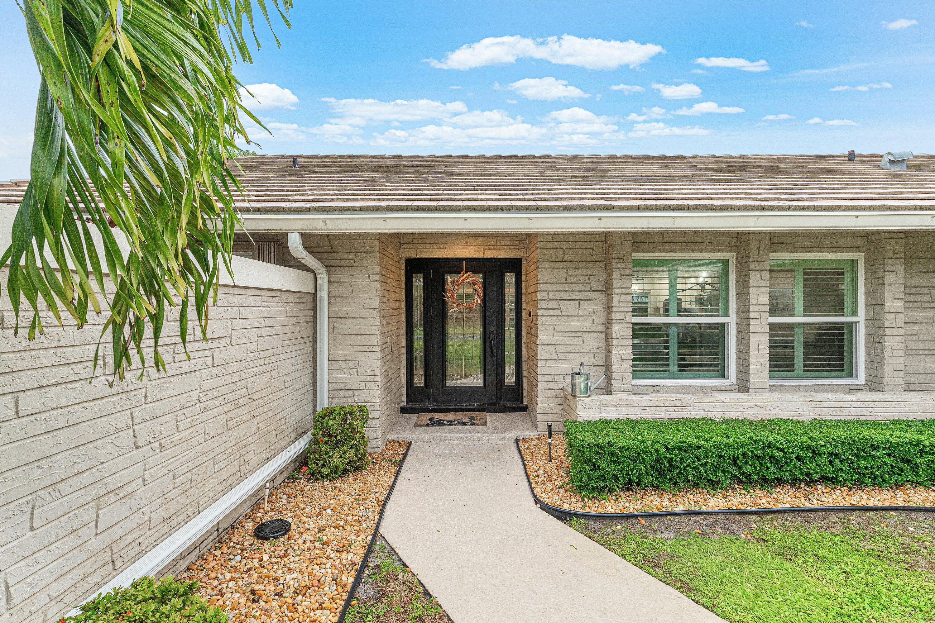9077 Old Pine Road, Boca Raton, FL, 33428/$899,000 3 9077 Old Pine Road