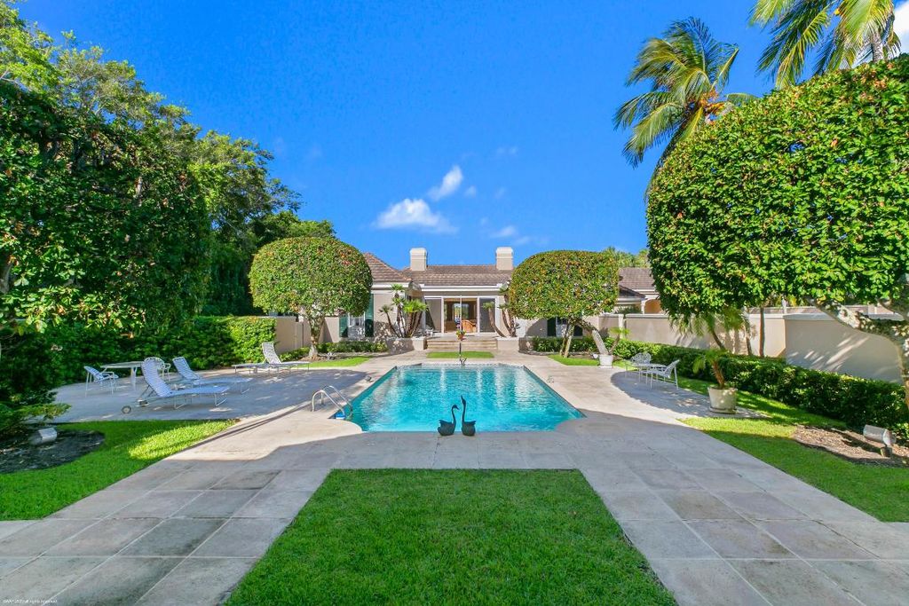 Photo of 196 Gomez Road, Jupiter Island, FL 33455 (MLS # R10992492)