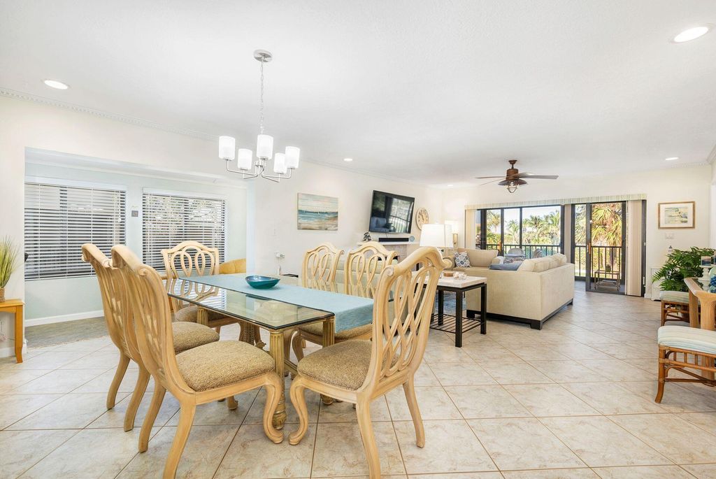Photo of 204 Clubhouse Circle, Jupiter, FL 33477 (MLS # R10955963)