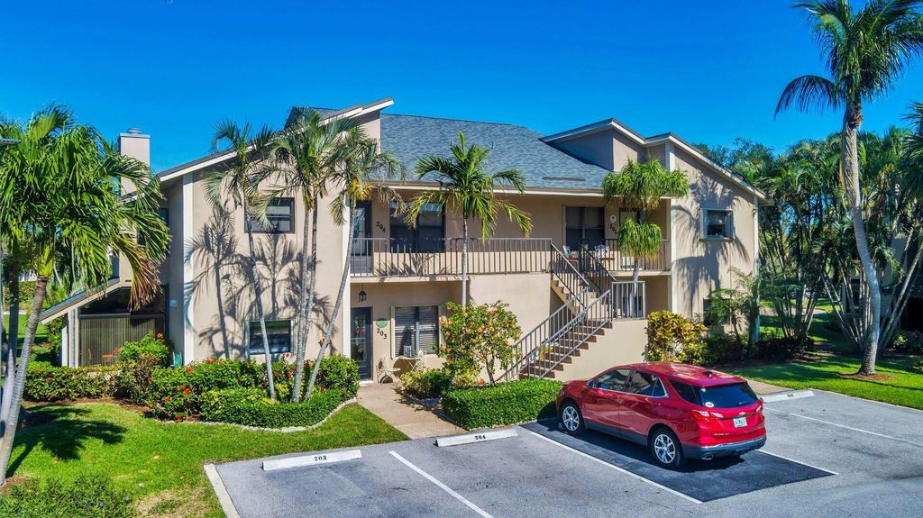 Photo of 204 Clubhouse Circle, Jupiter, FL 33477 (MLS # R10955963)