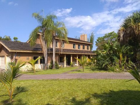 880 NE Stokes Ter Jensen Beach FL 34957
