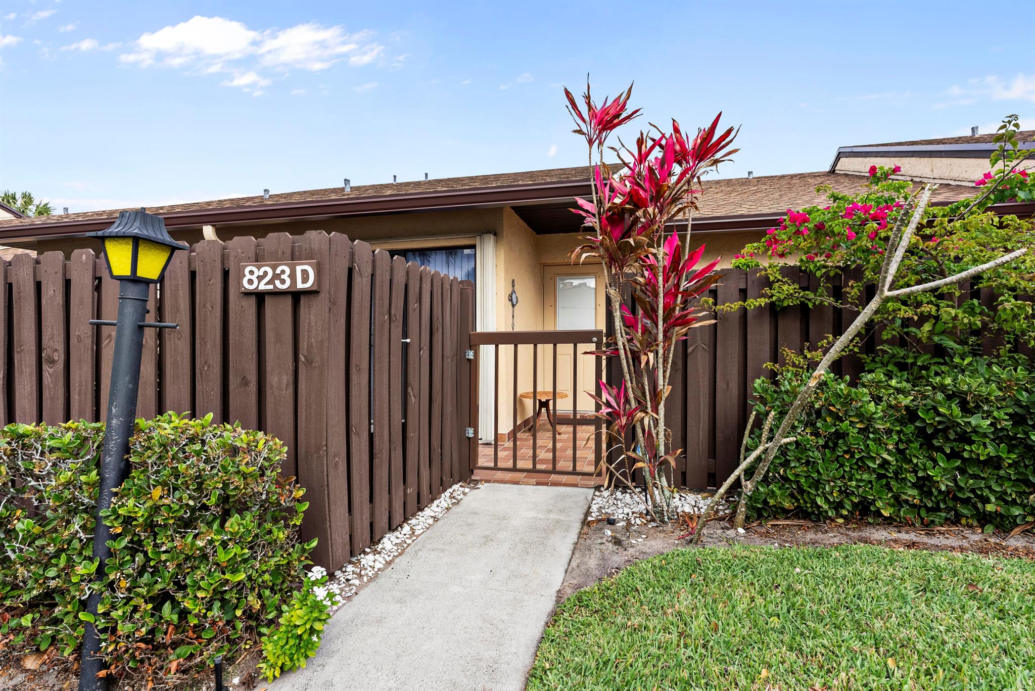 Properties 823 Sky Pine Way D