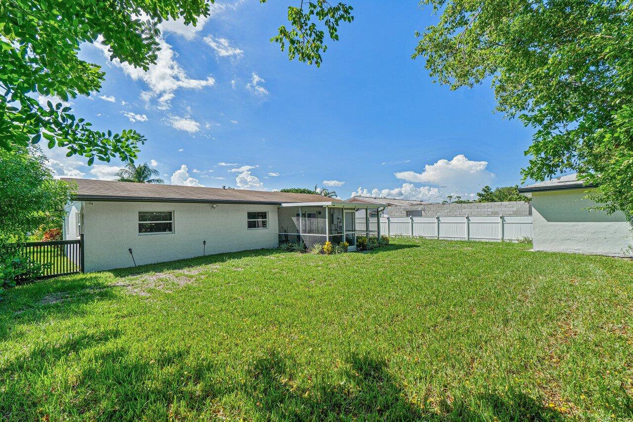 COMMONWEALTH MANOR - Residential Lease